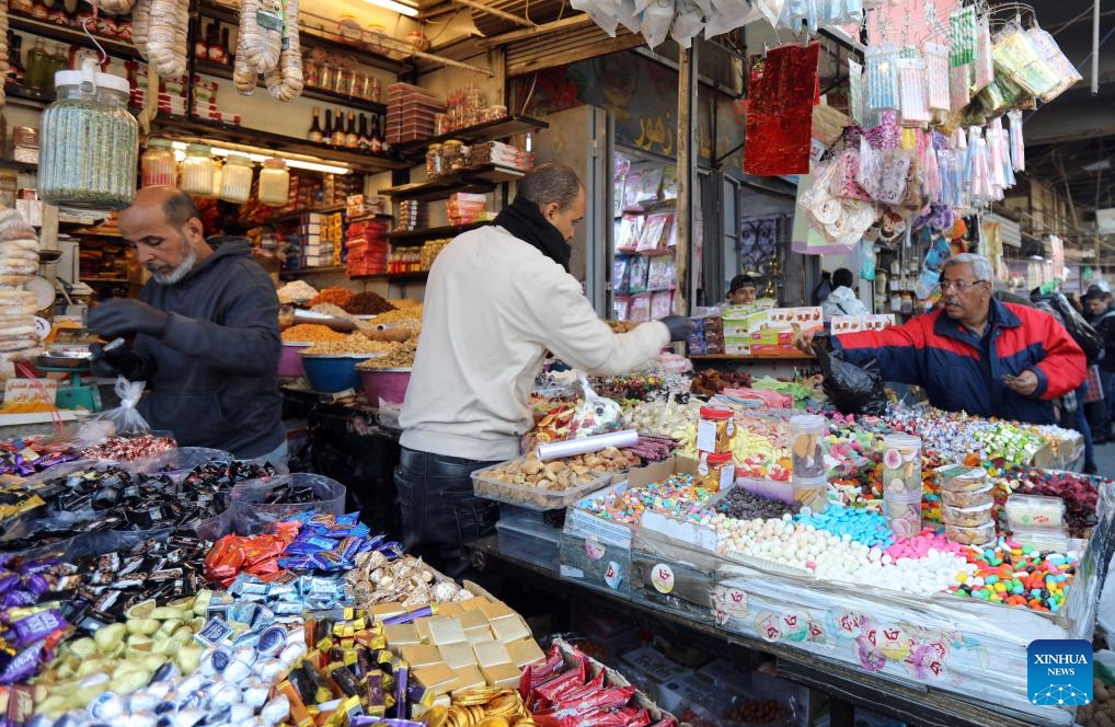 People shop at a market in preparation for the holy month of Ramadan in Baghdad, Iraq, Feb. 27, 2025. (Photo: Xinhua)
