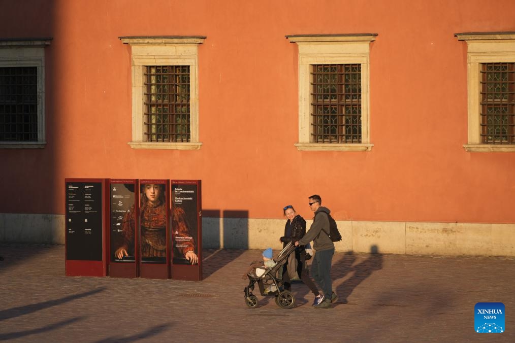 People spend time outside on a warm day in Warsaw, Poland, on March 6, 2025. According to the Polish Institute of Meteorology and Water Management, the highest temperature in Poland on Thursday reached 22.5 degrees Celsius, marking the highest for this date in at least 31 years. (Photo: Xinhua)