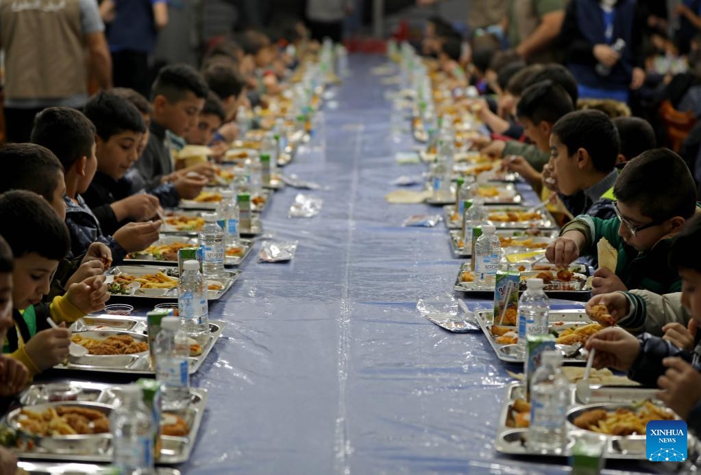 Orphans break their fast at a mosque in Beirut, Lebanon, on March 5, 2025. (Photo: Xinhua)