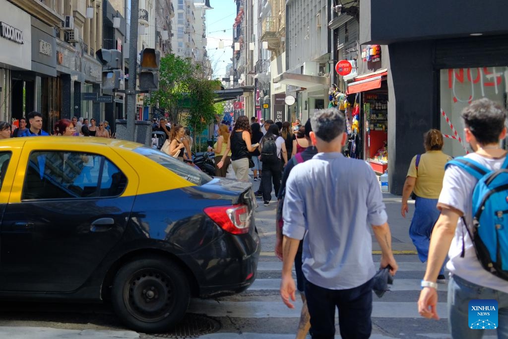 A traffic light at a junction stops working due to a power outage in Buenos Aires, Argentina, on March 5, 2025. Power outages occurred across the Buenos Aires metropolitan area, affecting over 622,000 users, approximately 2 million people, local media reported. Government buildings, including the presidential palace and the Ministry of Economy, were left without electricity. Several suburban train lines and metro services were suspended or limited. (Photo: Xinhua)