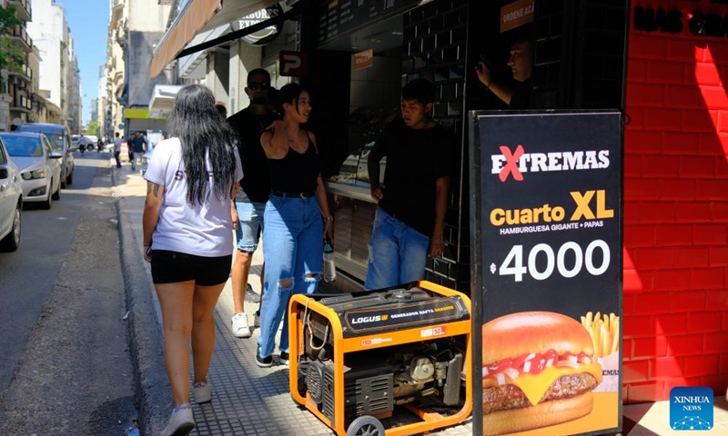 Staff of a restaurant prepare to use a generator during a massive power outage in Buenos Aires, Argentina, on March 5, 2025. Power outages occurred across the Buenos Aires metropolitan area, affecting over 622,000 users, approximately 2 million people, local media reported. Government buildings, including the presidential palace and the Ministry of Economy, were left without electricity. Several suburban train lines and metro services were suspended or limited. (Photo: Xinhua)