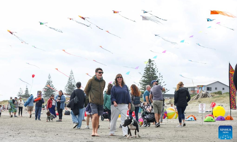 People take a stroll at Otaki beach, New Zealand, March 8, 2025. Otaki Kite Festival was held here on Saturday. Photo: Xinhua