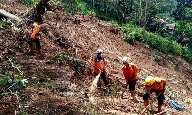 Rescue team members work on site after flood and landslide in Sukabumi Regency, West Java, Indonesia, March 9, 2025. Photo: Xinhua
