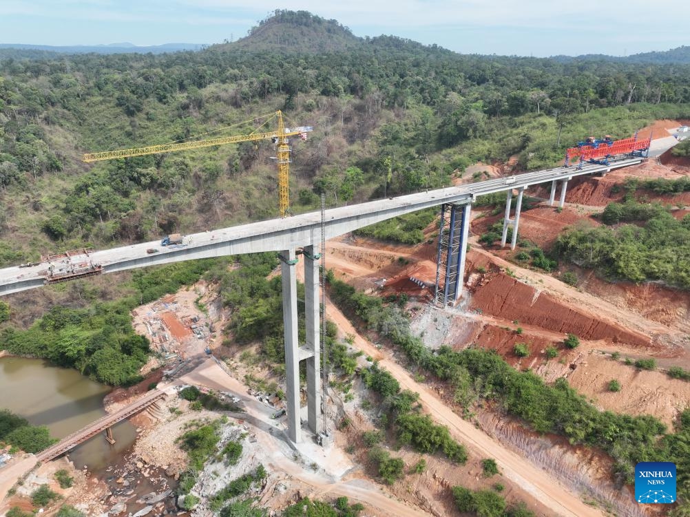 An aerial drone photo taken on March 9, 2025 shows Cambodia's tallest bridge project in Pursat province, Cambodia. The last beam (T-beam) of Cambodia's tallest bridge project undertaken by a Chinese company in western Cambodia's Pursat province was laid successfully on Sunday, meaning the project entered the final stage of construction. (Photo: Xinhua)