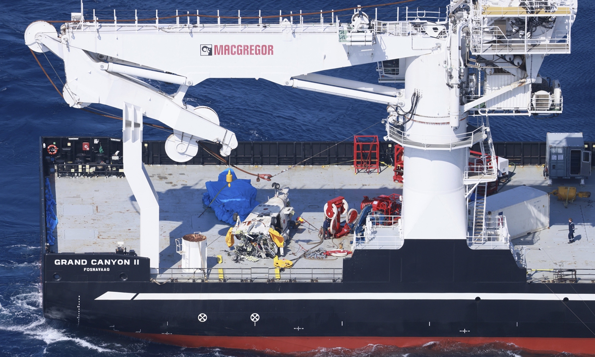 An aerial photo shows a Japan Maritime Self-Defense Force (MSDF) helicopter salvaged from the seabed in the waters east of Torishima Island on March 12, 2025. Two SH60K patrol helicopters of the MSDF collided and crashed during nighttime training in April 2024. The main parts of the two helicopters sank to the ocean floor at a depth of about 5,500 meters. Eight crew members were killed in the accident. Photo: VCG