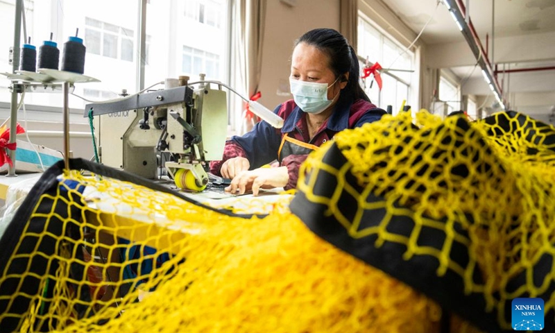 A worker makes sports nets at Hunan Xinghai Sports Co., Ltd. (Xinghai Sports) in Yuanjiang City, central China's Hunan Province, March 12, 2025. As the Chinese government has ramped up efforts to protect fishery resources in Dongting Lake, China's second-largest freshwater lake, and Yangtze River, the country's longest waterway, many fishermen sought alternative livelihoods, resulting in the company having to rethink its business model. (Photo: Xinhua)