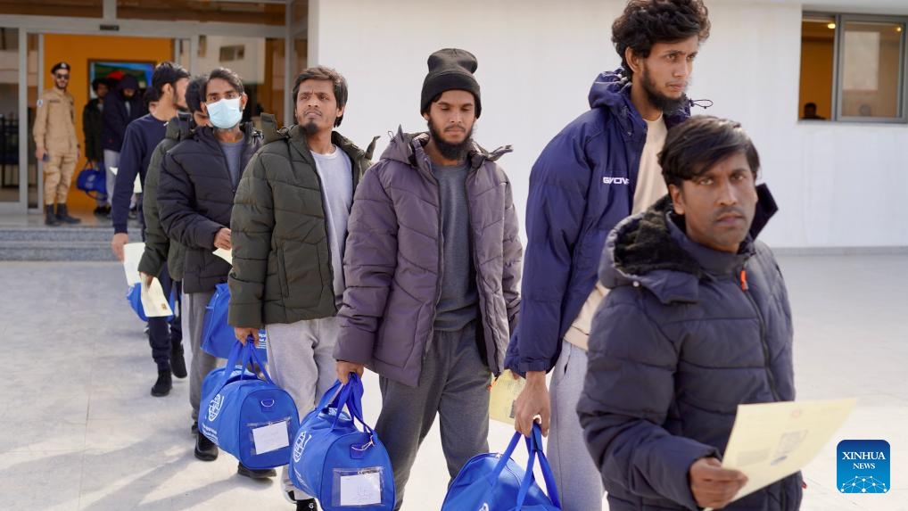 Migrants line up to get on a bus in Tripoli, Libya, on March 12, 2025. Libya deported 160 Bangladeshi migrants voluntarily to their home country on Wednesday, according to the Libyan Illegal Migration Control Department. (Photo: Xinhua)