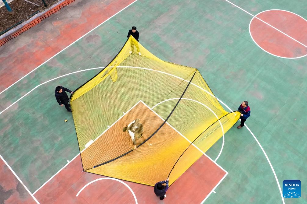 A drone photo taken on March 11, 2025 shows workers testing a newly developed golf hitting net at Hunan Xinghai Sports Co., Ltd. (Xinghai Sports) in Yuanjiang City, central China's Hunan Province. (Photo: Xinhua)
