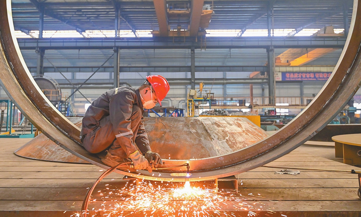 A worker at a wind power equipment manufacturing company in the Qingzhou Economic Development Zone, East China's Shandong Province, prepares equipment on March 17, 2025. China's newly installed wind power capacity in 2025 is expected to reach between 105 million and 115 million kilowatts, according to the China Renewable Energy Society. Photo: VCG