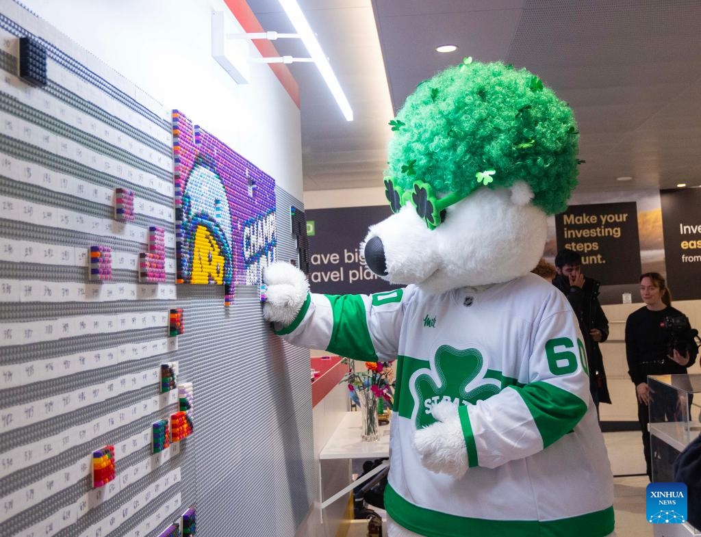 Carlton the Bear, the mascot for the Toronto Maple Leafs ice hockey team, takes part in a LEGO Mural Building event in Toronto, Canada, on March 17, 2025. LEGO Canada invited people to build a hockey-themed LEGO mural with 41,472 LEGO bricks here on Monday. (Photo: Xinhua)