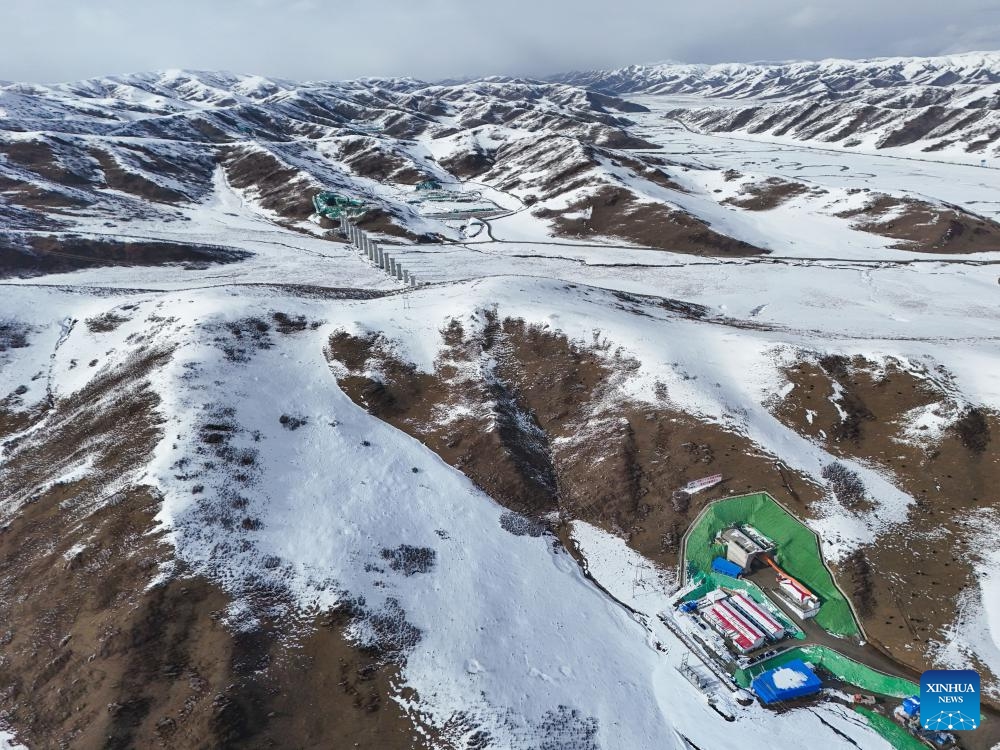 An aerial drone photo taken on March 17, 2025 shows the Banyou No.1 Tunnel along the Xining-Chengdu railway in Ruoergai County of Aba Tibetan and Qiang Autonomous Prefecture, southwest China's Sichuan Province. The tunnel, part of the Sichuan section of Xining-Chengdu railway, has been drilled through on Monday. With a length of 582.23 meters, the single-hole double-track tunnel has a design speed of 250 km per hour. (Photo: Xinhua)