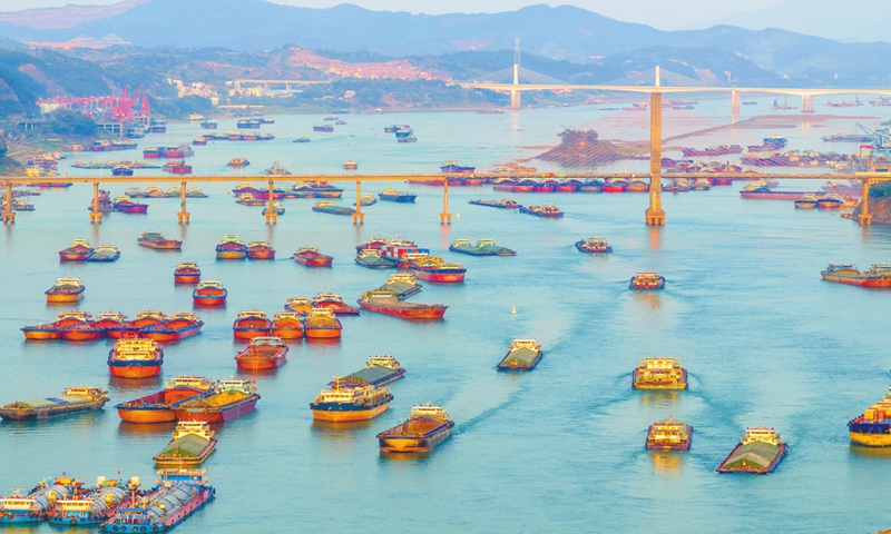 Ships loaded with fertilizers, seeds, building materials and other production and living supplies navigate in an orderly way along the shipping lanes on March 18, 2025, in Wuzhou, South China's Guangxi Zhuang Autonomous Region. This section of water is at the upper reaches of the Pearl River. 
Photo: VCG
