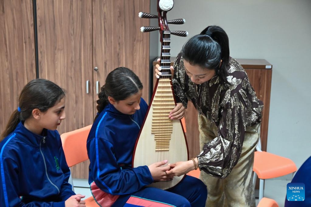Chinese artist Guo Mei (R) teaches a student to play pipa in Qormi, Malta, on March 17, 2025. A groundbreaking initiative to introduce Chinese music to Maltese youth, featuring lessons of pipa, a traditional Chinese pear-shaped stringed instrument, was launched on Monday at St Ignatius College Handaq Middle School in Malta. (Photo: Xinhua)