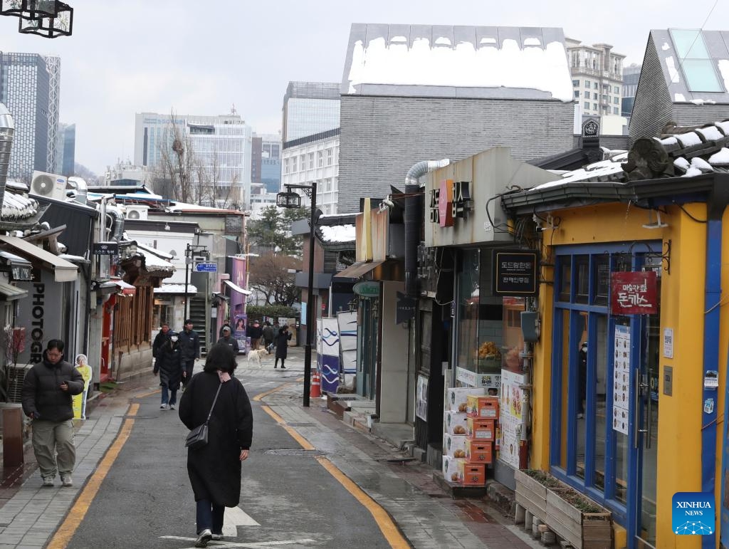 People visit Samcheong-dong after snow in Seoul, South Korea, March 18, 2025. Seoul in South Korea witnessed a spring snowfall on Tuesday. (Photo: Xinhua)