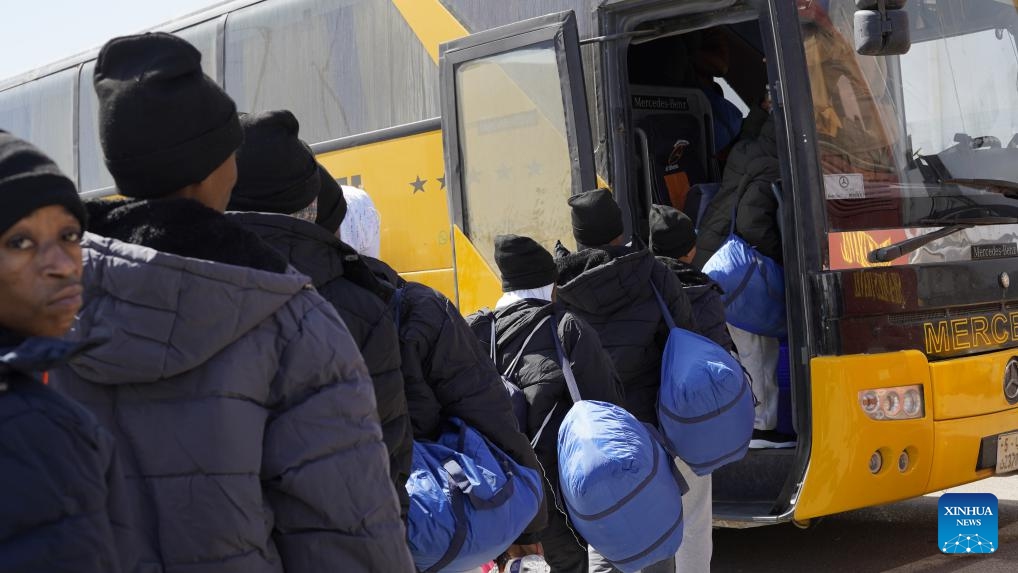 Migrants of Nigerian nationality get on a bus in Tripoli, Libya, on March 18, 2025. Libya on Tuesday deported 177 Nigerian migrants, mostly women, as part of a voluntary repatriation program, the country's Illegal Migration Control Department said. (Photo: Xinhua)