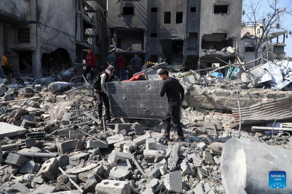 People clear debris of buildings damaged by Israeli airstrikes in the Shuja'iyya neighborhood, east of Gaza City, on March 18, 2025. The Palestinian death toll from Israeli airstrikes across the enclave early Tuesday has risen to 413, Gaza health authorities reported, adding women and children were among those killed. (Photo: Xinhua)