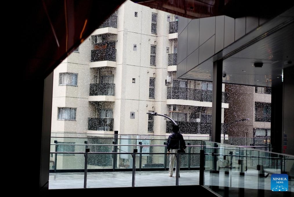 A pedestrian is pictured near the Shibuya Station in Tokyo, Japan, March 19, 2025. Affected by cold air, Tokyo ushered in heavy snow on Wednesday. (Photo: Xinhua)