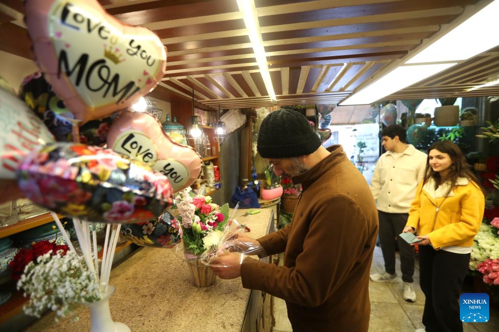People buy flowers for Mother's Day in Beirut, Lebanon, on March 20, 2025. The locals celebrate Mother's Day on March 21. (Photo: Xinhua)