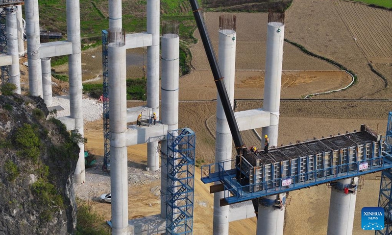 A drone photo taken on March 20, 2025 shows workers at the construction site of an expressway linking Yufeng and Yizhou in south China's Guangxi Zhuang Autonomous Region. Workers of China Railway 20th Bureau Group Co., Ltd. have recently speeded up the construction of the expressway linking Yufeng and Yizhou in Guangxi. (Photo: Xinhua)
