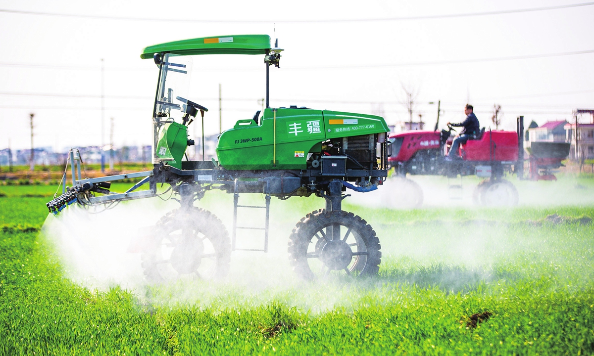 Intelligent boom sprayer is used on wheat fields in Nantong, East China's Jiangsu Province, on March 19, 2025. Photo: IC