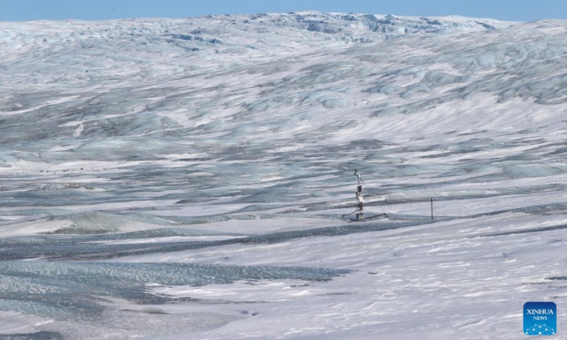 A scientific research device is placed on the ice sheet near Kangerlussuaq, Greenland, an autonomous territory of Denmark, March 21, 2025. Photo: Xinhua