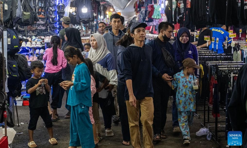 People visit a night market in Pamulang, South Tangerang, Indonesia, March 22, 2025. Photo: Xinhua