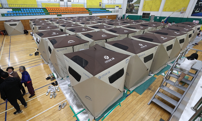 Residents affected by a wildfire take shelter at a gymnasium in North Gyeongsang province, South Korea, on March 23, 2025.  A mountain fire first broke out in Sancheong county in the south of the province, before continuing to spread. Photo: VCG