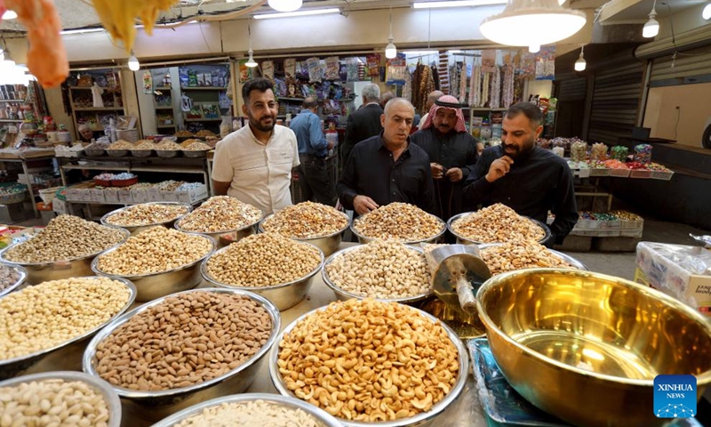 People shop at a local market during the holy month of Ramadan in Mosul, Iraq, on March 18, 2025. Photo: Xinhua