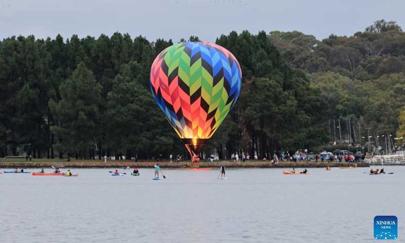 A hot air balloon is pictured at the Lake Burley Griffin during the annual Canberra Balloon Spectacular in Canberra, Australia, March 23, 2025. Photo: Xinhua