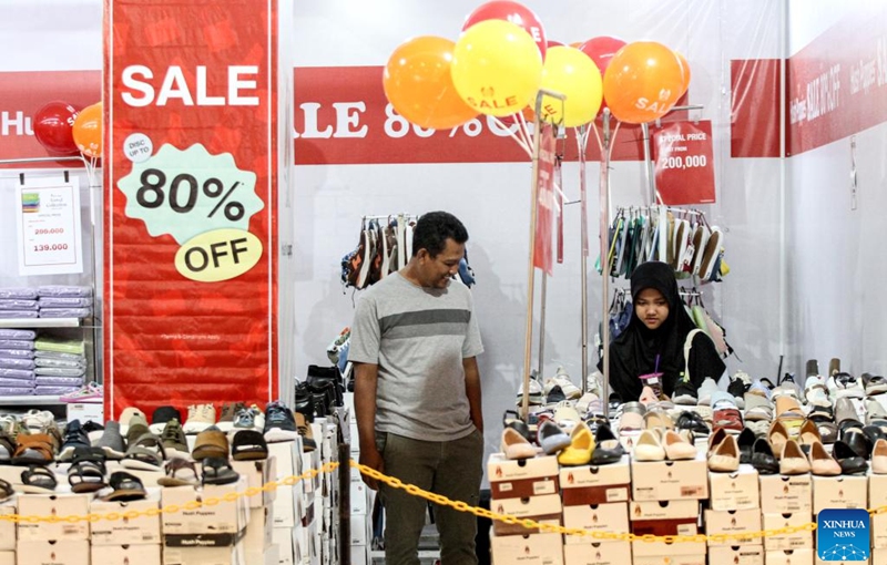 People shop during sales offering discounts ahead of holidays of Eid al-Fitr at Mall Solo Paragon in Surakarta, Central Java, Indonesia, March 22, 2025. Photo: Xinhua