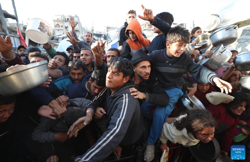 Palestinians wait to receive free food from a food distribution center in Beit Lahia, northern Gaza Strip, on March 22, 2025. Photo: Xinhua