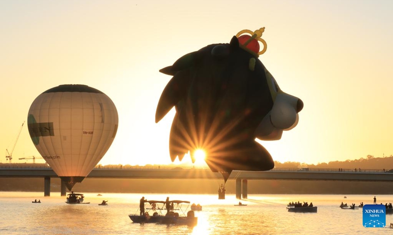 Hot air balloons fly over the Lake Burley Griffin during the annual Canberra Balloon Spectacular in Canberra, Australia, March 23, 2025. Photo: Xinhua