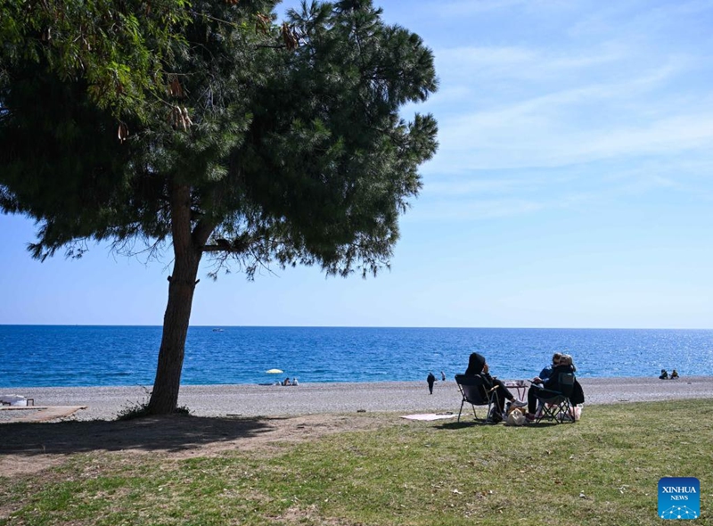 People enjoy leisure time at a seaside park in Antalya, Türkiye, March 23, 2025. Photo: Xinhua