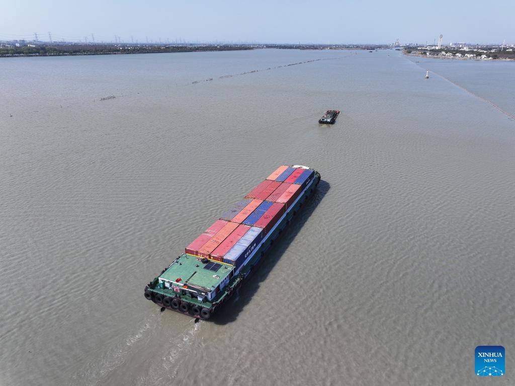 An aerial drone photo taken on March 18, 2025 shows cargo ships sailing on Fenhu section of Taipu River in Wujiang District of Suzhou City, east China's Jiangsu Province. Taipu River, which originates from Taihu Lake in the west and flows into Huangpu River in the east, is a key river in the demonstration zones for green and integrated ecological development of the Yangtze River Delta. (Photo: Xinhua)