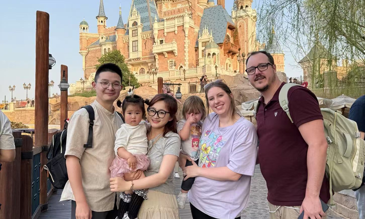 Rongrong's family and Brecken's family visit Shanghai Disneyland on March 24, 2025. Photo: Li Yawei/GT