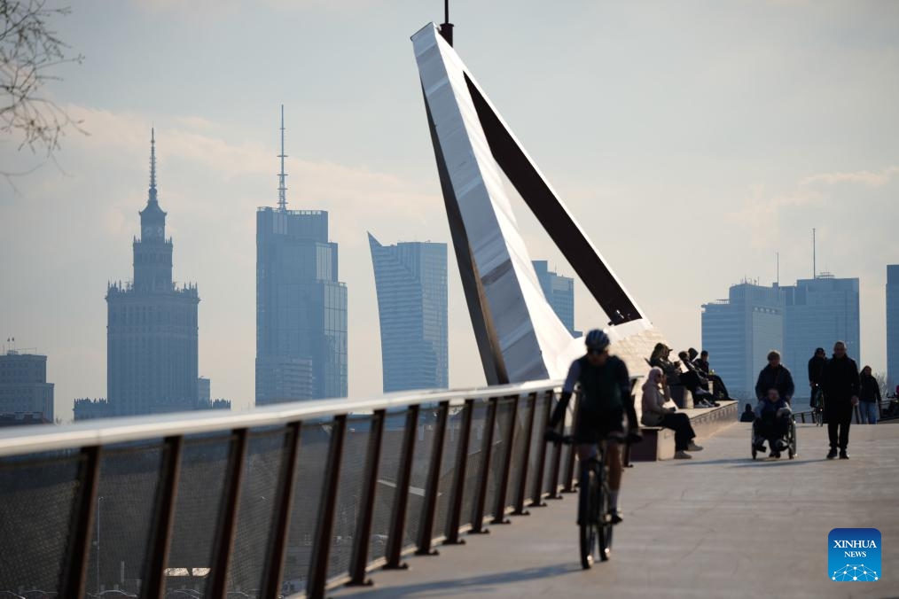 People are seen on a pedestrian bridge over the Vistula River in Warsaw, Poland on March 25, 2025. (Photo: Xinhua)