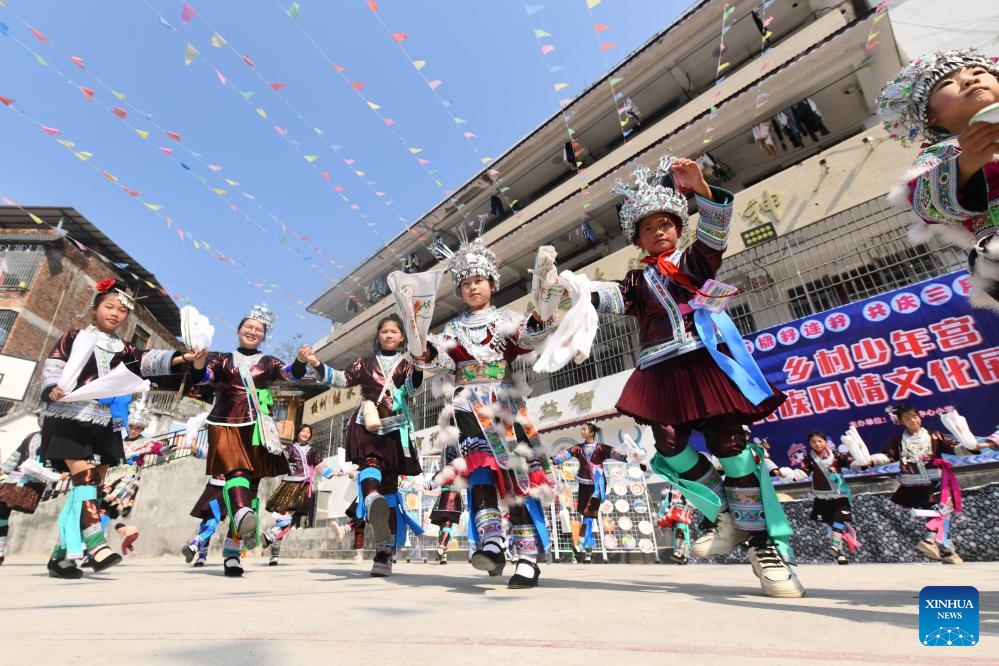Students perform traditional dancing at a primary school in Rongshui Miao Autonomous County of Liuzhou City, south China's Guangxi Zhuang Autonomous Region, March 25, 2025. Students of various ethnic groups at a primary school in Rongshui held a celebration prior to the Sanyuesan Festival, a festival celebrated on the third day of the third lunar month, by wearing traditional costumes and staging traditional performances on Tuesday. This year's Sanyuesan Festival falls on March 31. (Photo: Xinhua)