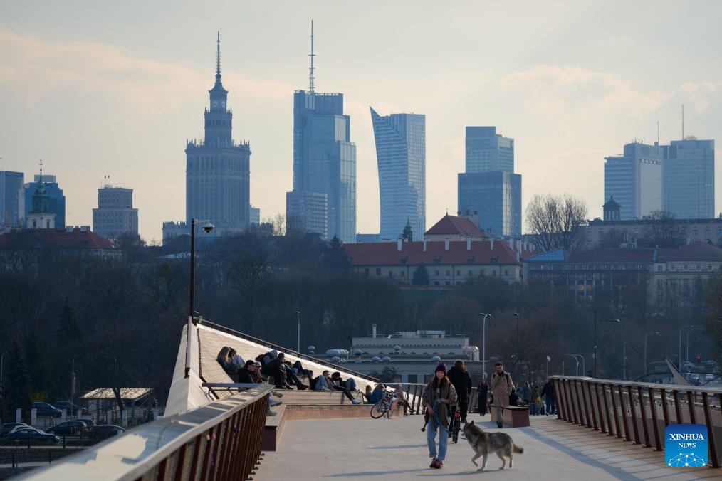 People are seen on a pedestrian bridge over the Vistula River in Warsaw, Poland on March 25, 2025. (Photo: Xinhua)
