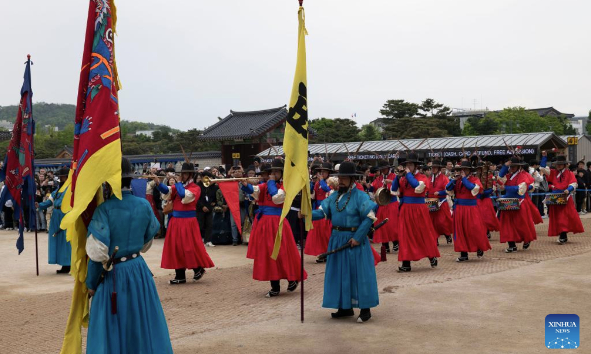 Tourists watch a cultural performance at Gyeongbokgung Palace in Seoul, South Korea, May 5, 2025. (Photo by Jun Hyosang/Xinhua)