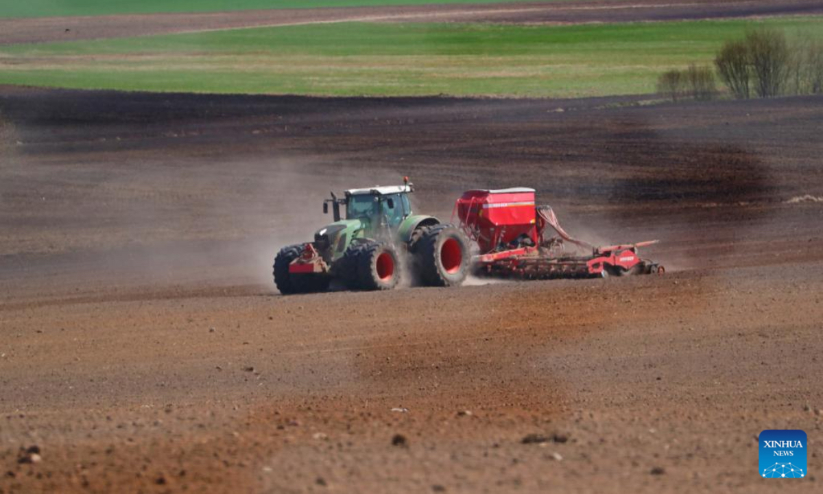 A planter sows seeds in a field in Minsk region, Belarus, April 18, 2025. (Photo: Xinhua)