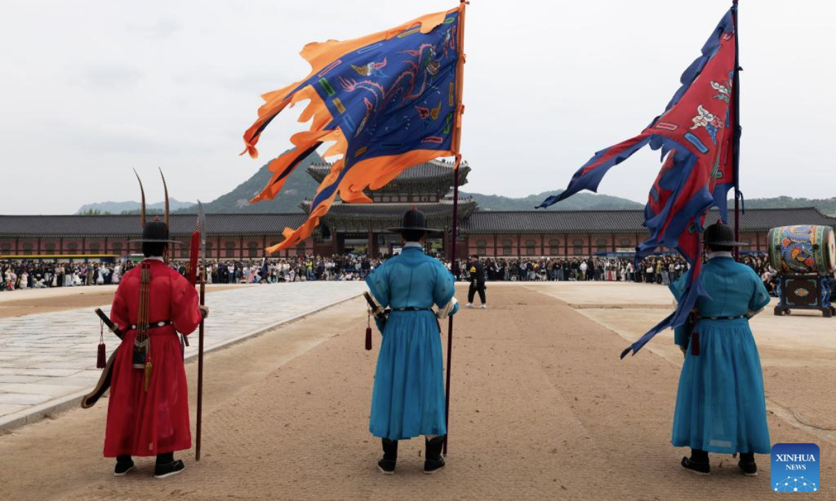 Tourists watch a cultural performance at Gyeongbokgung Palace in Seoul, South Korea, May 5, 2025. (Photo by Jun Hyosang/Xinhua)
