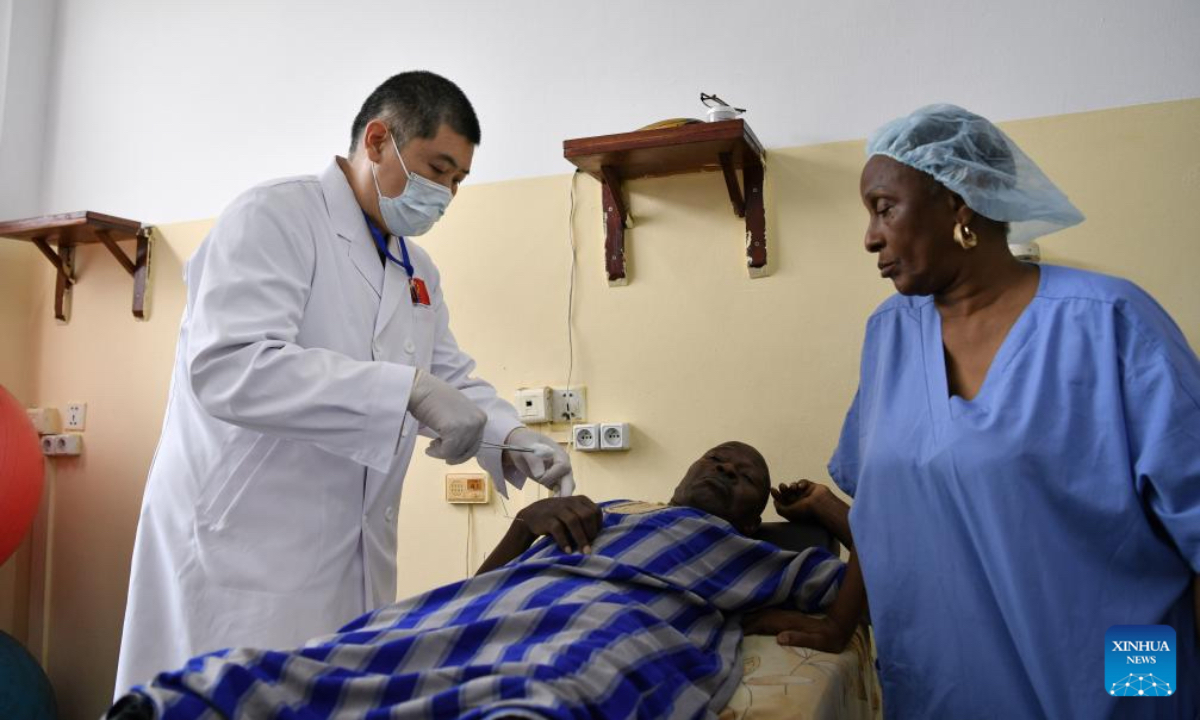 Chinese doctor Liu Luyao (L) performs acupuncture to a patient at Sino-Guinean Friendship Hospital in Conakry, Guinea, April 29, 2025. The 31st Chinese medical team dispatched to Guinea arrived in the country in March 2025 and has been providing medical services for local patients and training for local doctors. (Xinhua/Han Xu)