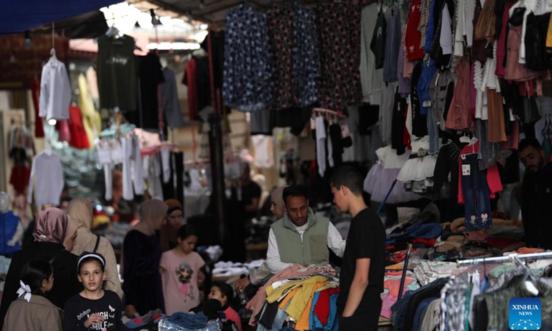People shop at a market ahead of the Eid al-Fitr in the West Bank city of Nablus, on March 26, 2025. (Photo: Xinhua)