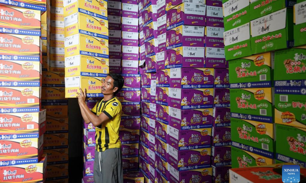 A worker carries boxes of instant noodles to be sent to Myanmar for earthquake relief in Ruili, southwest China's Yunnan Province, March 29, 2025. Yunnan Province has sent relief supplies to Myanmar on Saturday, after a massive earthquake jolted the Southeast Asian country on Friday. (Xinhua/Chen Xinbo)