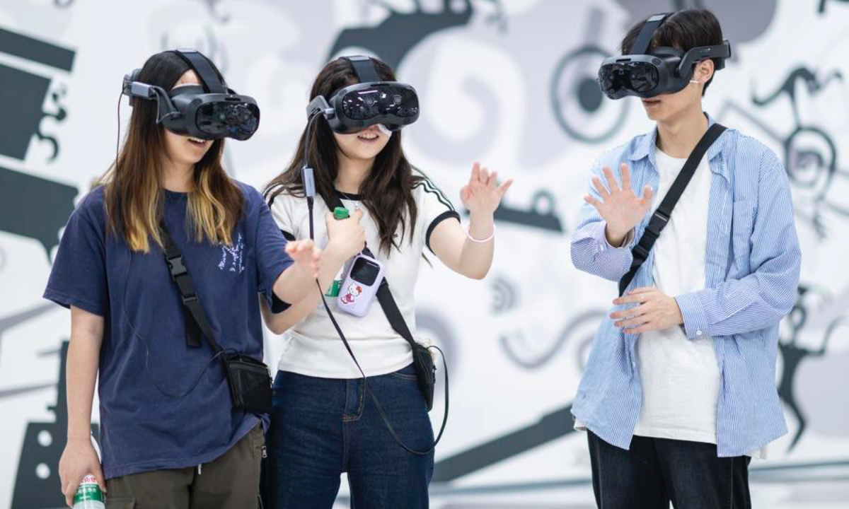 Visitors take part in the digital artifact VR experience