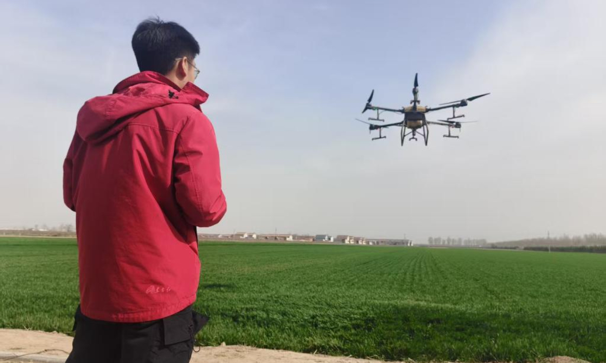 Ding Zehui operates a drone in a field in Ronghe Township of Wanrong County in Yuncheng City, north China's Shanxi Province, March 26, 2025. (Xinhua)