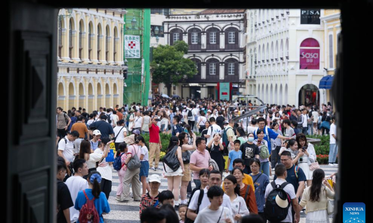 Tourists are pictured at the Senado Square in south China's Macao, May 1, 2025. The first three days of China's May Day holiday saw a significant influx of visitors to the Macao Special Administrative Region (SAR), injecting new vitality into the local tourism industry.

Statistics from the SAR's Public Security Police Force (CPSP) showed that from Thursday to Saturday, Macao's border checkpoints recorded entries and exits of 731,474, 837,062, and 826,273, respectively. Friday experienced the highest daily total, including 221,968 incoming visitors, marking the highest single-day record for inbound tourists since the pandemic.(Xinhua/Cheong Kam Ka)