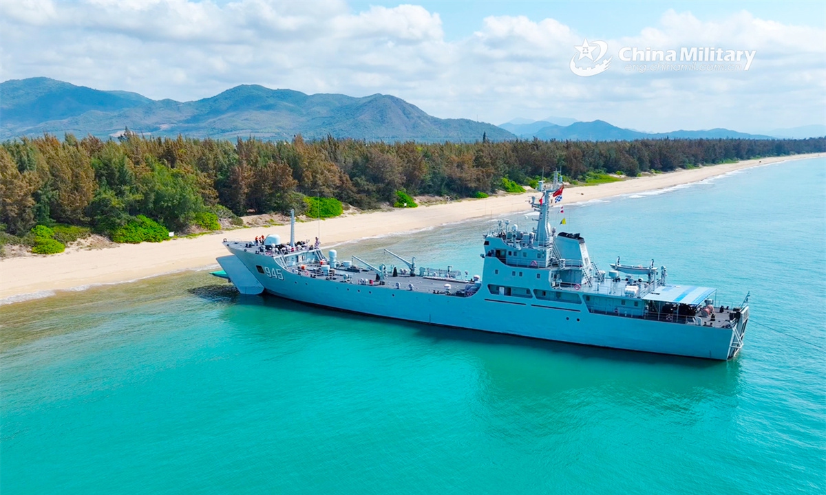 The medium landing ship Huashan (Hull 945) attached to a naval service ship group under the Chinese PLA Southern Theater Command dashes towards the beachhead during a maritime combat training exercise in the South China Sea in early March, 2025. (Photo: eng.chinamil.com.cn)