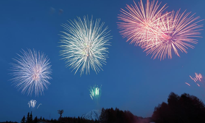 Fireworks light up the sky during a fireworks show held at the foot of Mount Fuji in Yamanashi, Japan, April 19, 2025. (Xinhua/Jia Haocheng)
