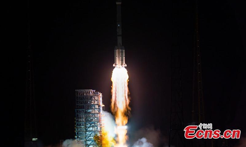 A Long March-3B carrier rocket carrying the Tianlian II-04 satellite blasts off from the Xichang Satellite Launch Center in southwest China's Sichuan Province, March 26, 2025. (Photo: China News Service)